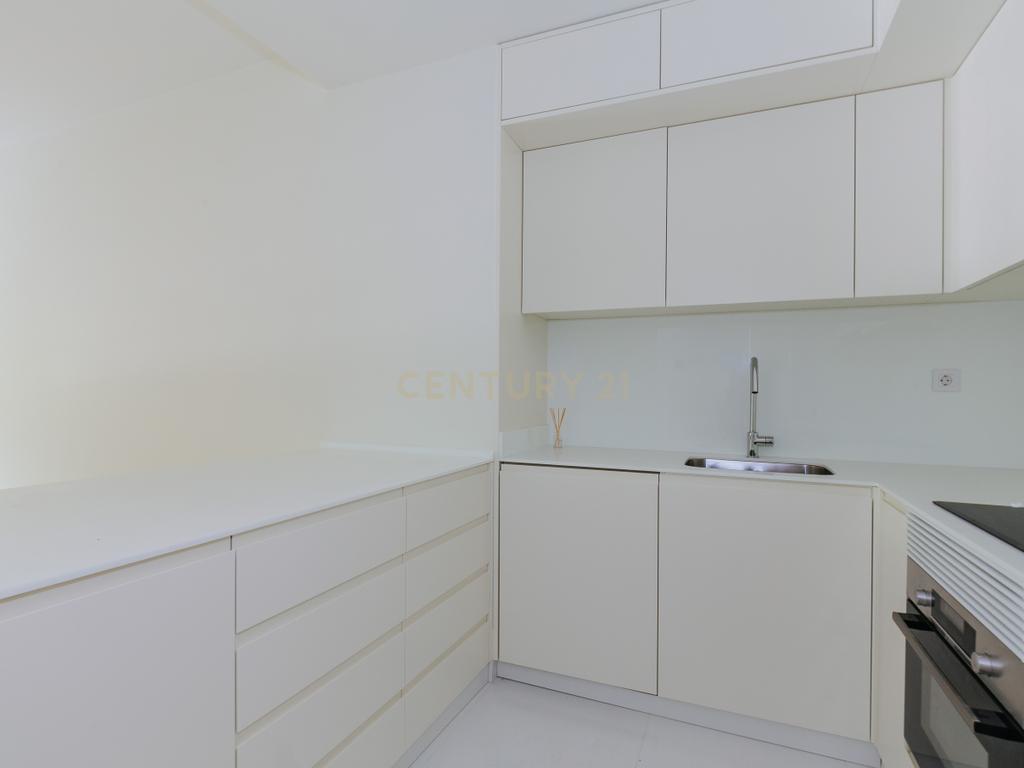 Apartamento T2 Novo a estrear em Areeiro - Image 2