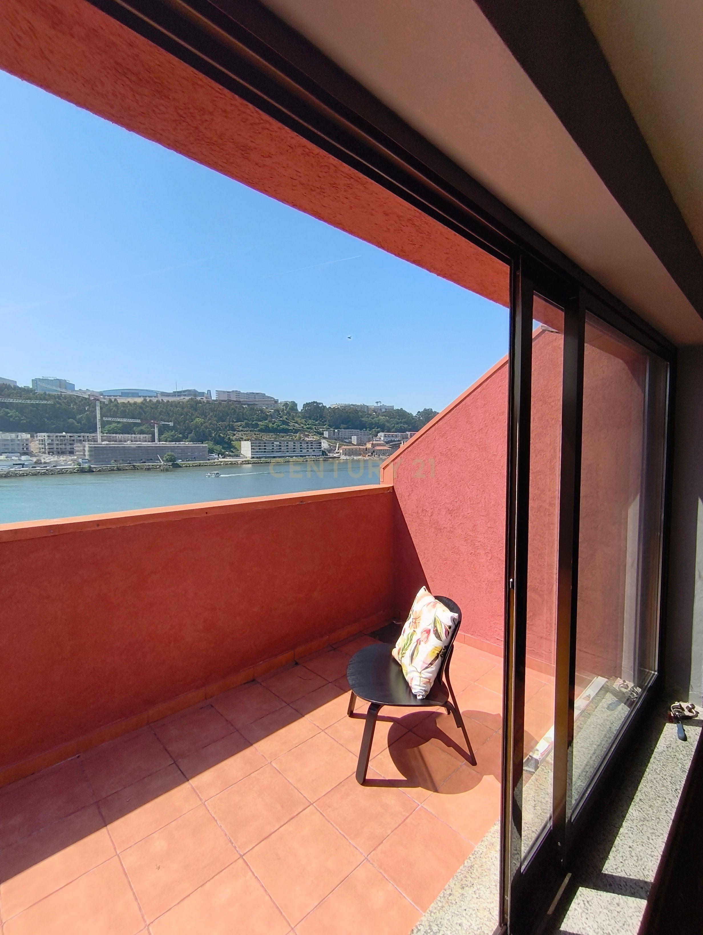 Fotografia 9 de Apartamento Último Andar - Rua Cais das Pedras , rio Douro Porto
