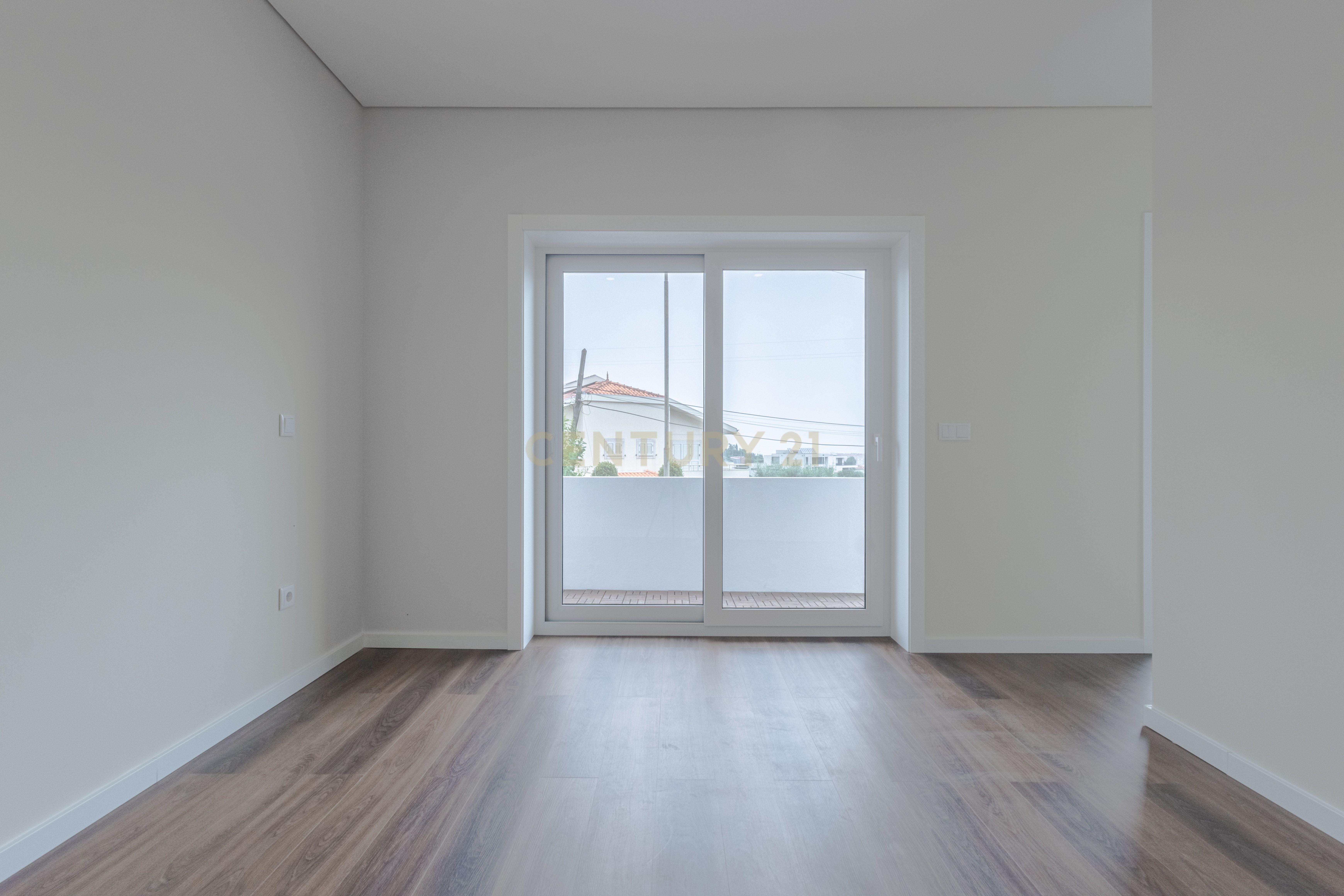 Fotografia 7 de Apartamento T2 Novo com Varanda e Lugar Duplo de Garagem
