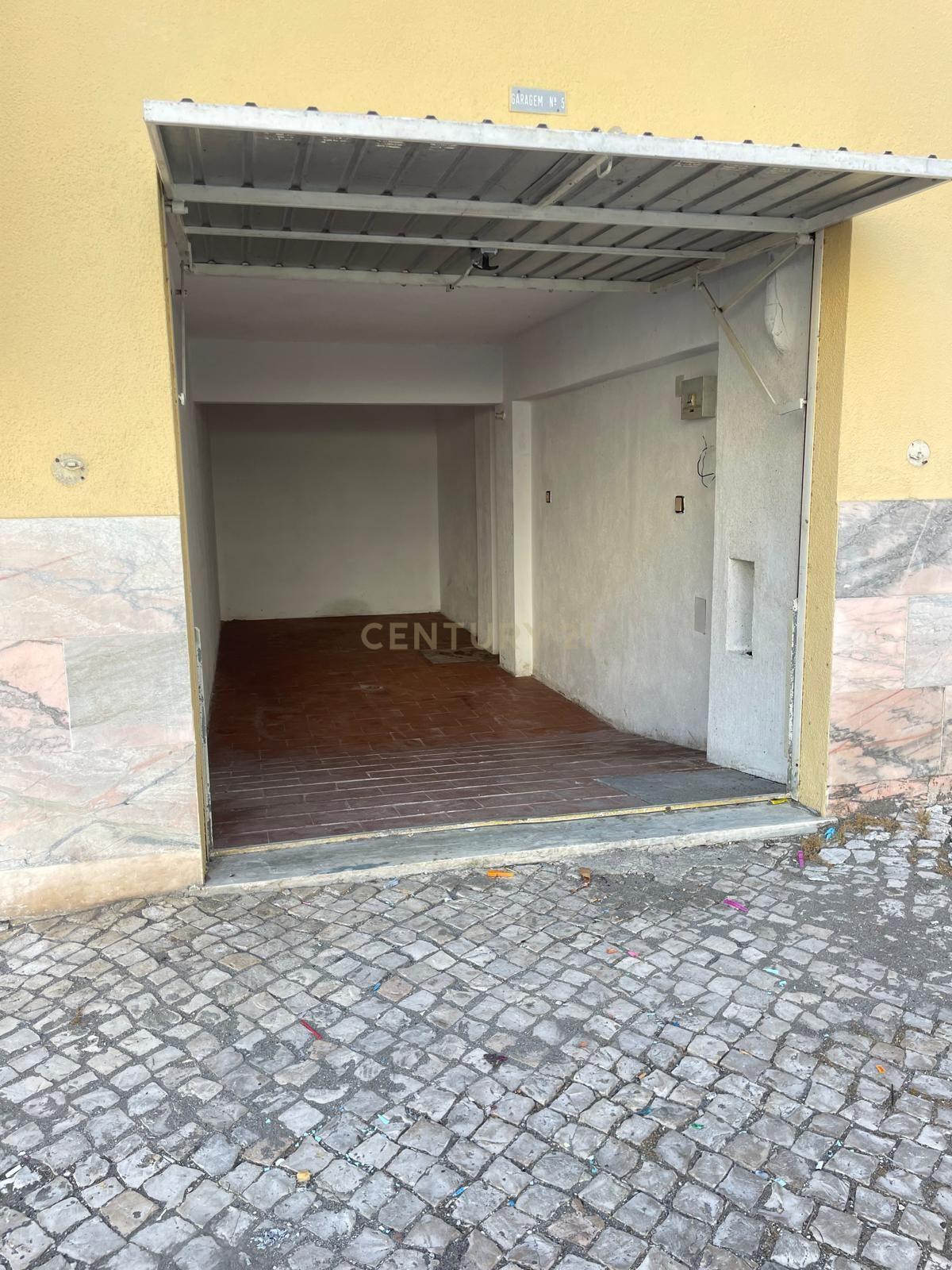 Garagem em Mem Martins - Image 4