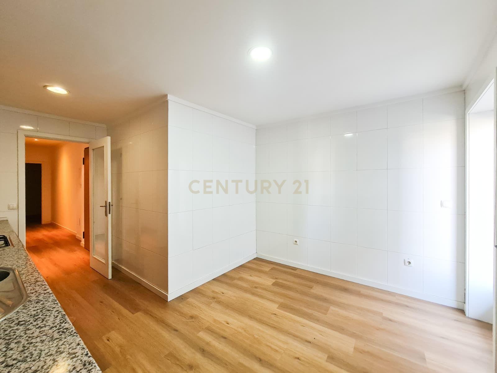 Fotografia 4 de 🏡 T2 PAREDES, MOURIZ C/ 2 FRENTES, EXCELENTES ÁREAS E VARANDAS EM TODAS AS DIVISÕES A APENAS 29 MINUTOS DO PORTO 📍📢  (Disponível para venda – atualmente arrendado até dezembro de 2026, com r