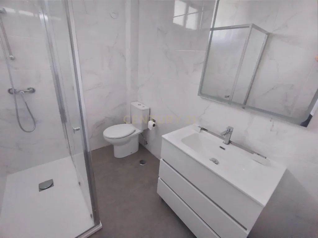 T2 Totalmente Renovado | Santa Iria da Azóia | 265.000 € - Image 8
