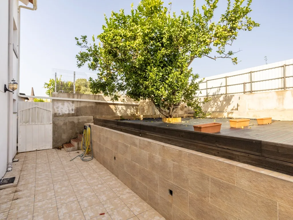 Duas moradias, um terreno com 650 m² e uma vista privilegiada para a Serra de Sintra - Image 42
