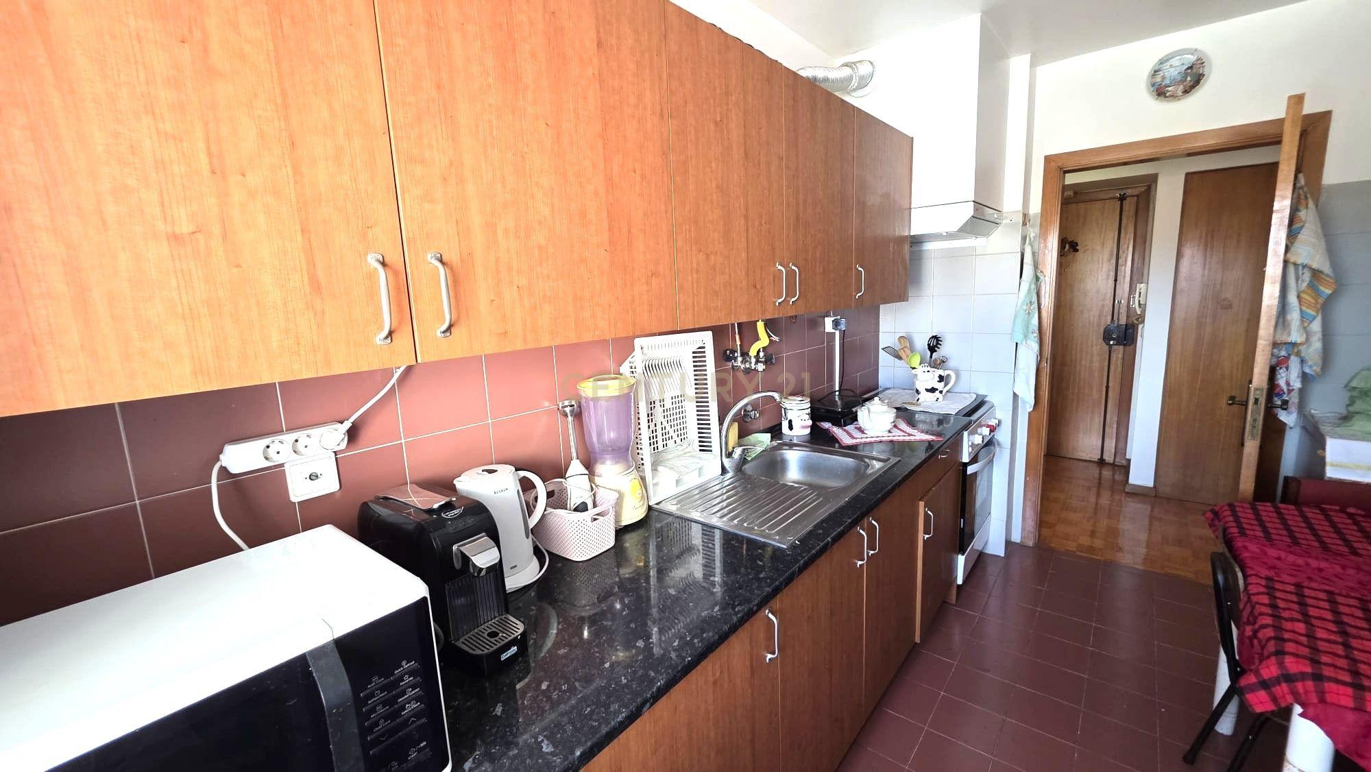 Fotografia 12 de Apartamento T2  no Pragal / Monte Caparica com 2 elevadores e ótimo acesso de entrada  ( mobilidade reduzida ) próximo da fertagus no Pragal e Praias