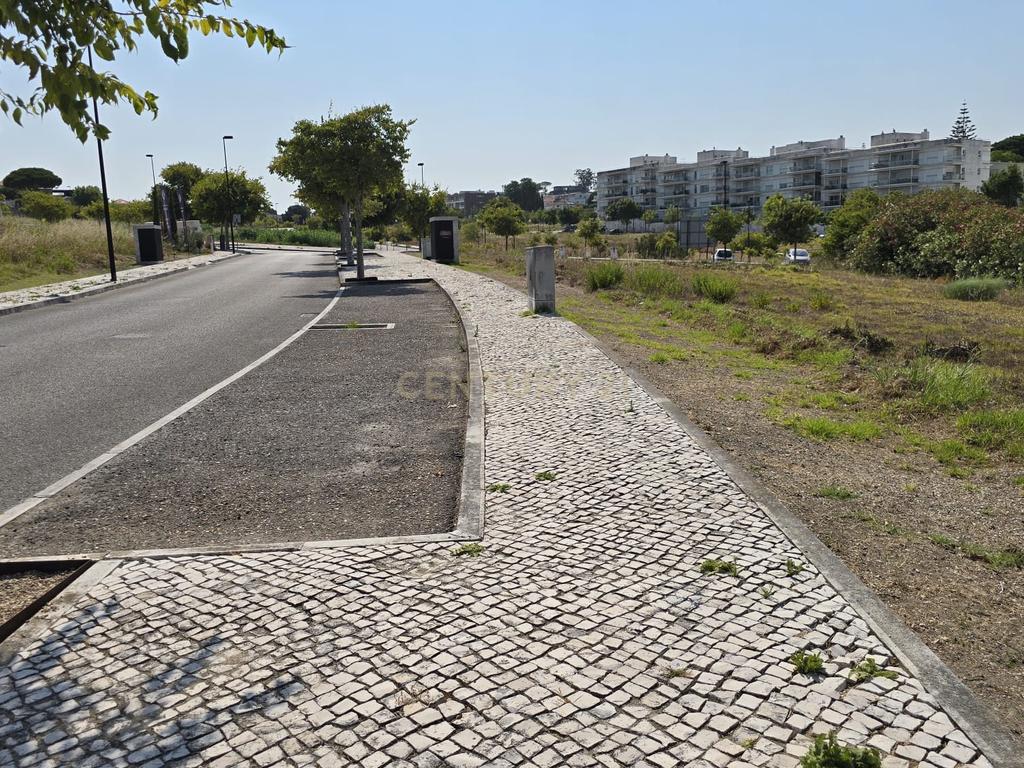 710 m² de Exclusividade num Novo Condomínio na Aldeia dos Capuchos. - Image 16