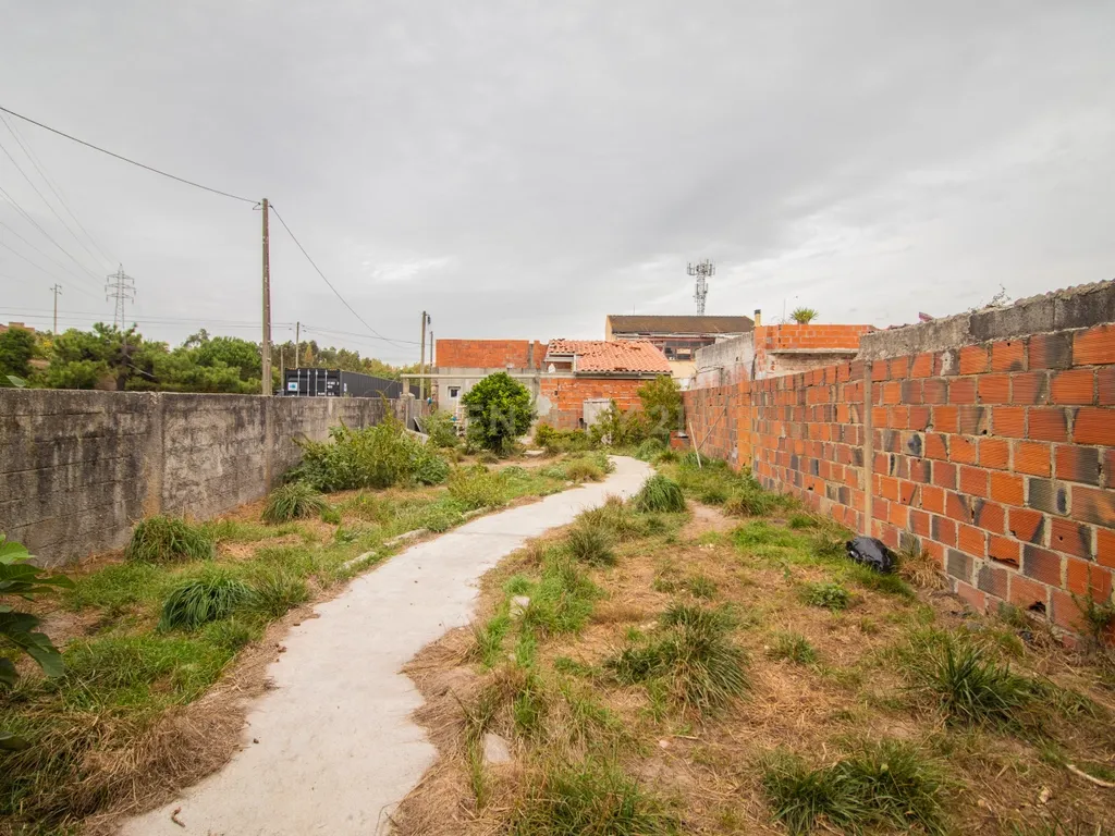 Moradia T5 com 3 suites, espaço exterior a 3 km da praia - Image 28