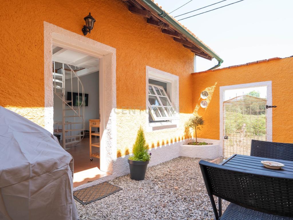 Moradia T7 tradicional em bom estado com varanda coberta, pátio, piscina, terraço coberta, vistas boas e jardim numa localização sossegada perto do centro de Arganil e o rio Alva - Image 77