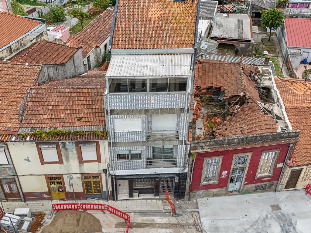 T2 Renovado com Vista Cidade – Rua de São Roque da Lameira, Campanhã - Image 35