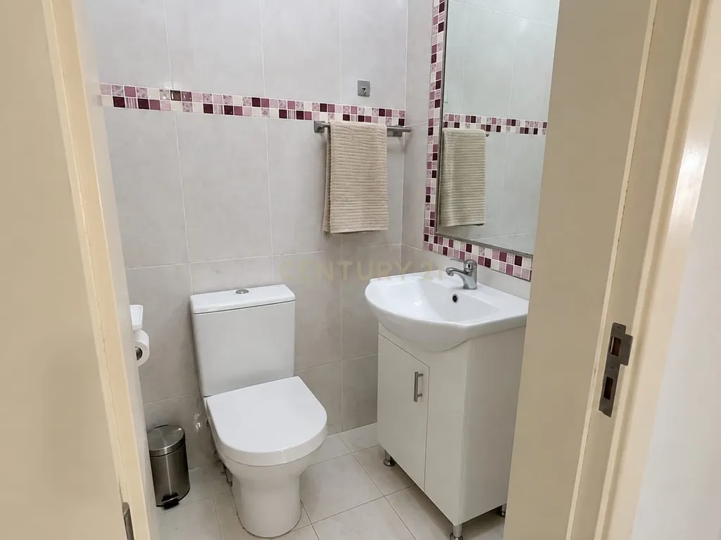 Acolhedor apartamento T3 em Setúbal, zona ideal para viver - Image 14