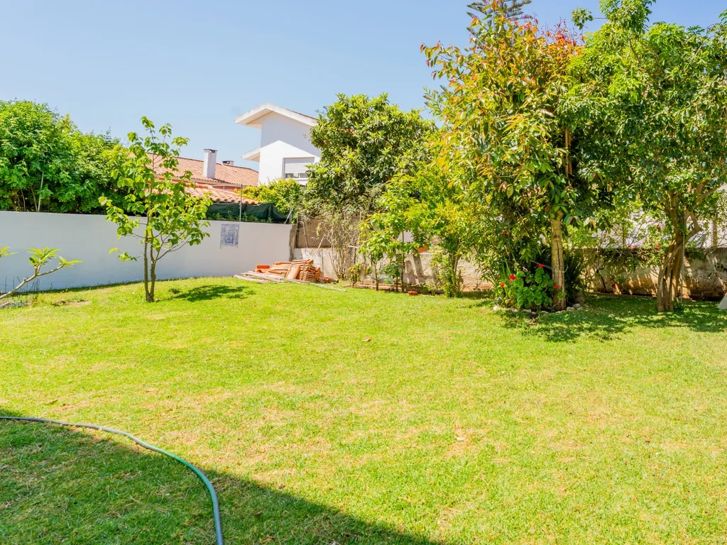 Moradia T4 isolada com jardim no Bairro do Rosário, Cascais - Image 33