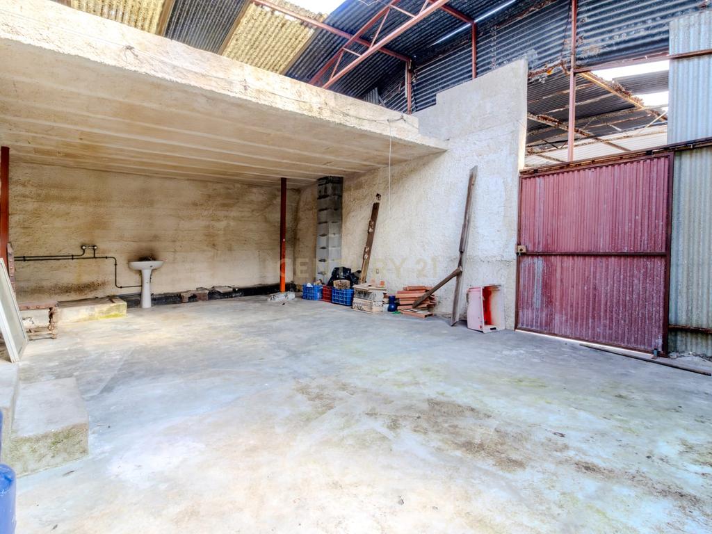 Moradia T3 + T1 + Espaço Comercial – Oportunidade Única no Centro da Vieira de Leiria - Image 42
