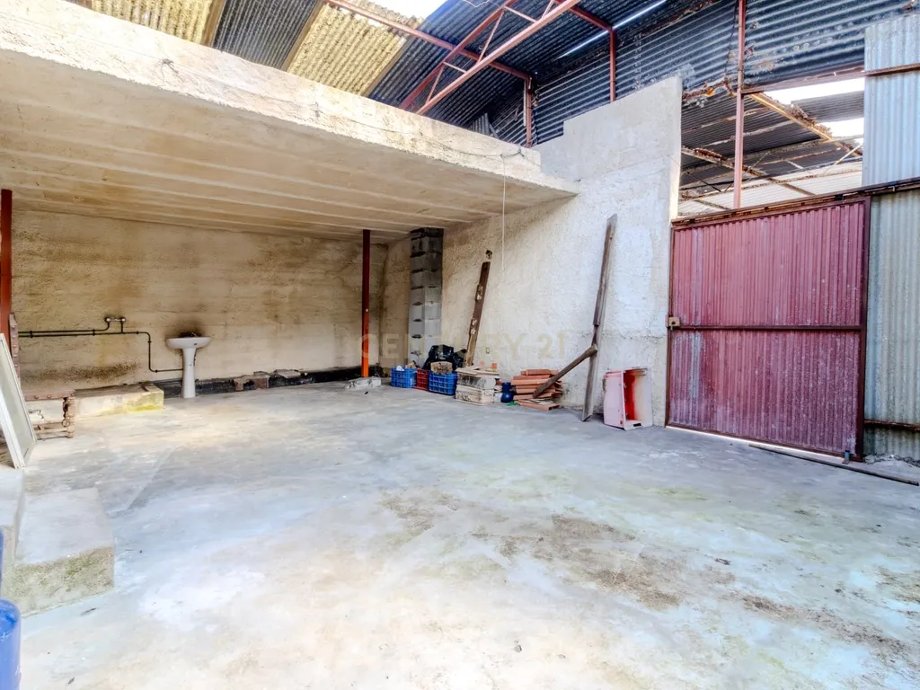 Moradia T3 + T1 + Espaço Comercial – Oportunidade Única no Centro da Vieira de Leiria - Image 42