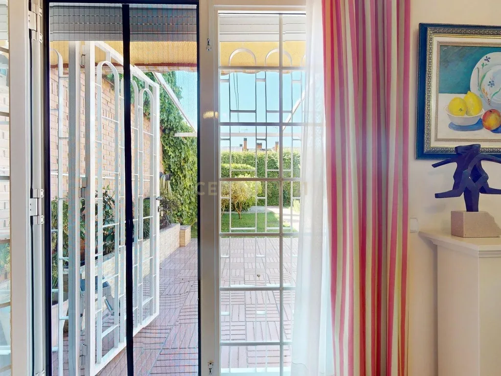 Apartamento Espaçoso com Vista para a Cidade e Montanha em Madrid - Image 3