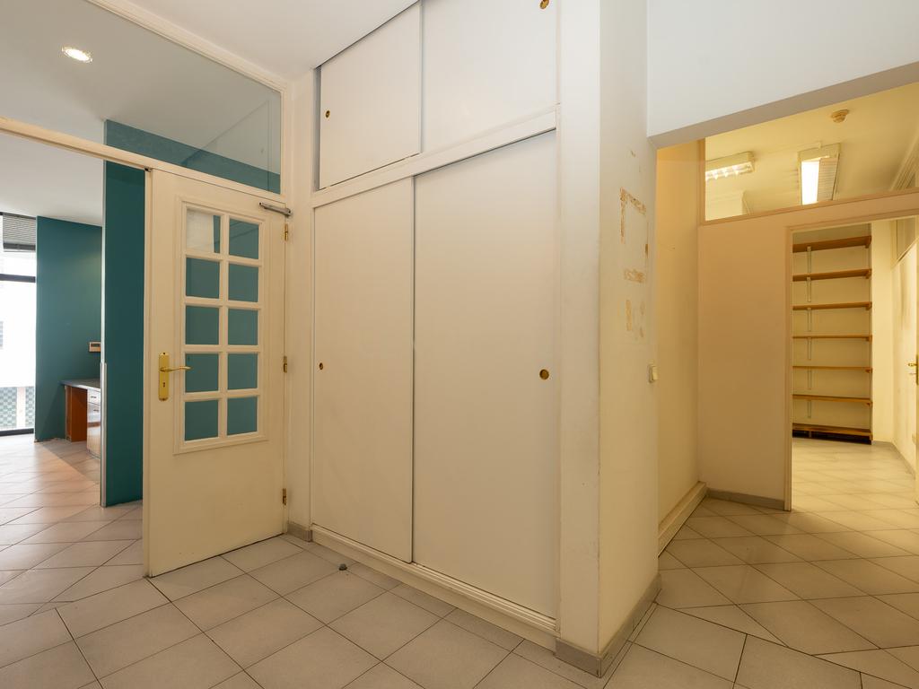 **Fantástica loja de dois pisos em Linda a Velha** - Image 25