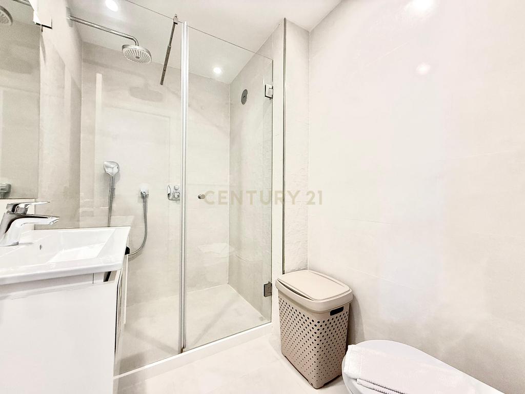 Apartamento T1, na 1a linha sobre a Marina de Albufeira, com garagem e piscina. - Image 16