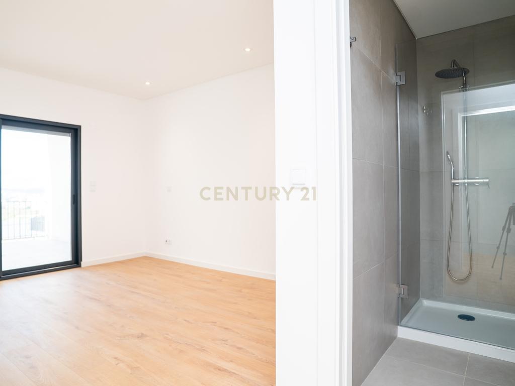 Moradia T4 – Empreendimento Sky City -  Serra de Carnaxide - Image 31