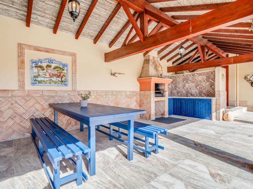 ESPETACULAR MORADIA COM PISCINA, GARAGEM, JARDIM E TERRENO - Image 42