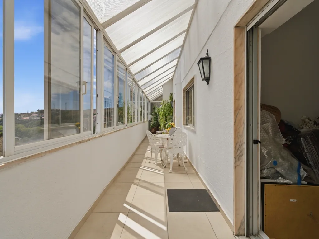 T4 Renovado e Luminoso com 50 m² de Varandas Fechadas | Agualva-Cacém - Image 7