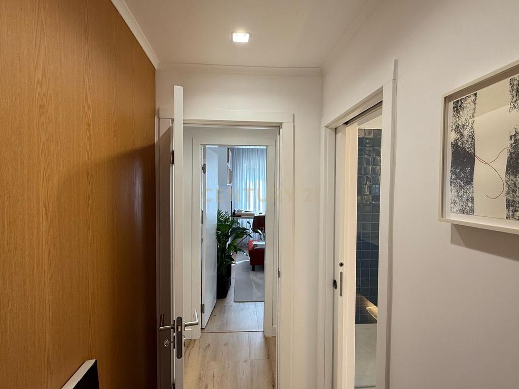 Apartamento Moderno T3 em Oeiras com Luz Natural e Conforto - Image 11