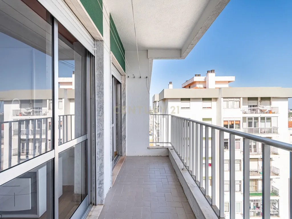 Apartamento T2+1 na Arroja com Varanda e Elevador - Image 13