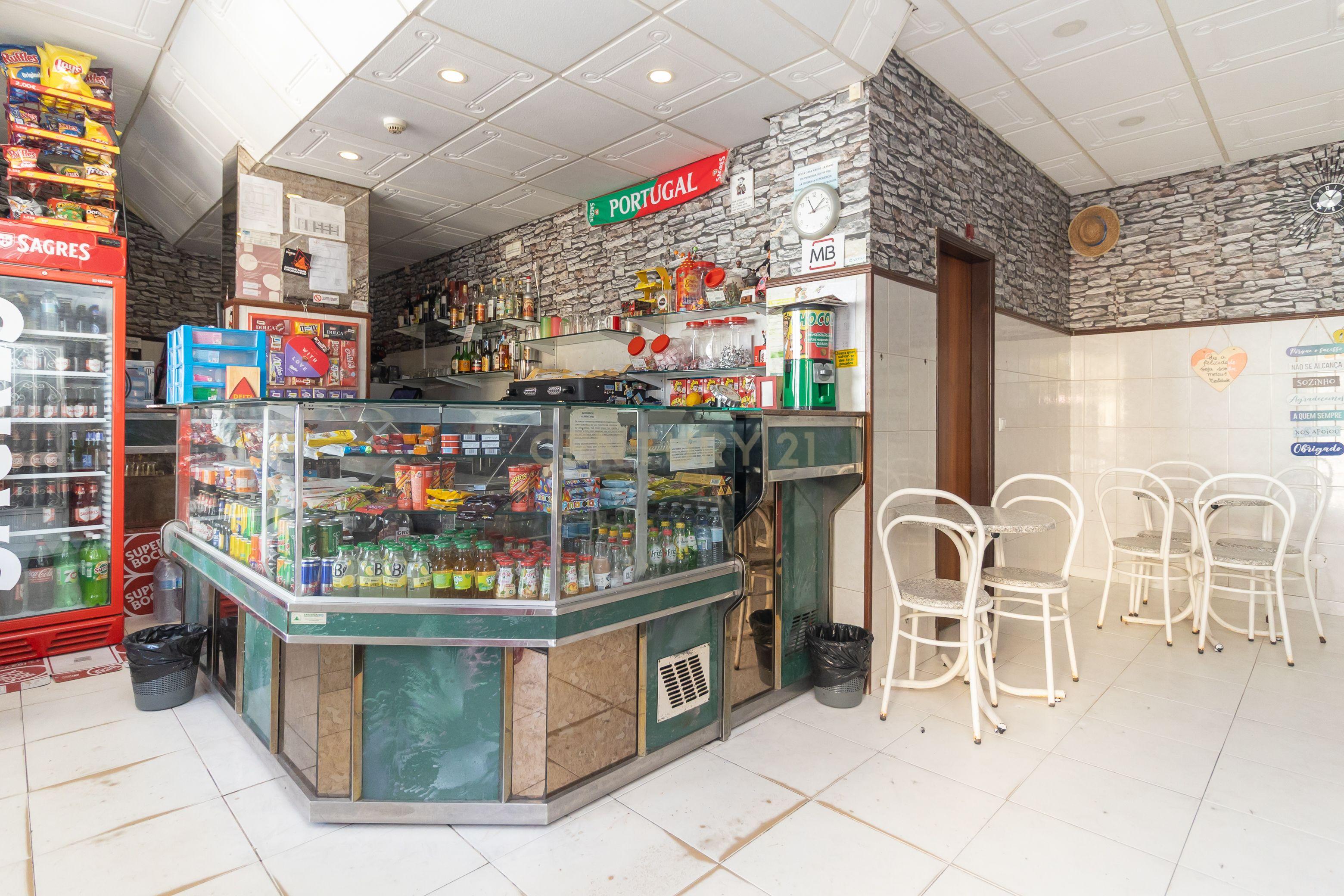 Espaço comercial à venda na Rua Henrique Augusto Pereira, nº2 - Image 18