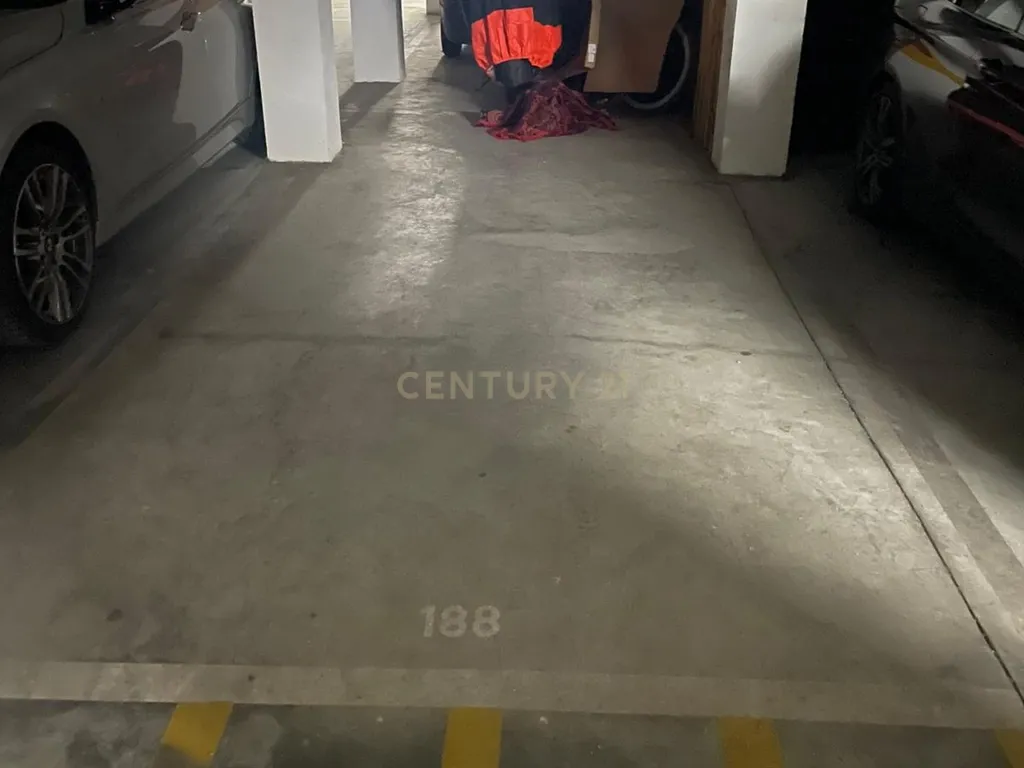 Estacionamento fechado e não coberto  - Image 2