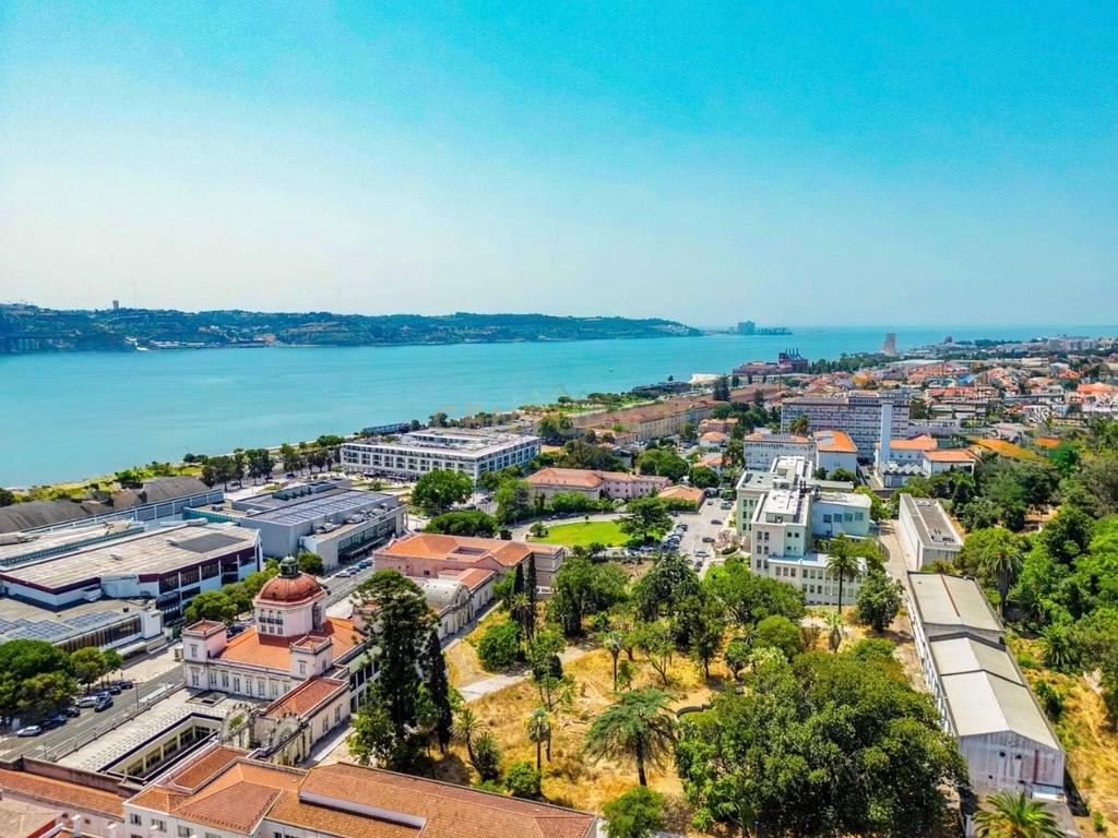 Moradia de Luxo com Vista para o Tejo - Alto Santo Amaro - Image 28