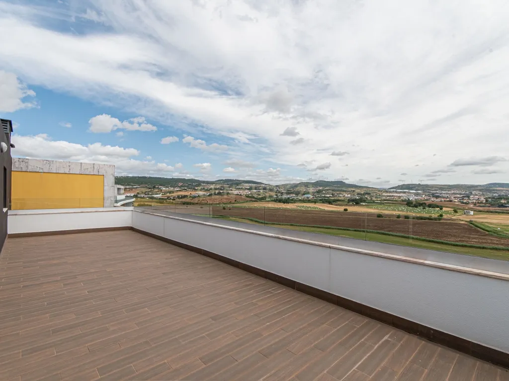 Duplex T4 nova construção com 2 terraços e Box (Infantado/Loures) - Image 30