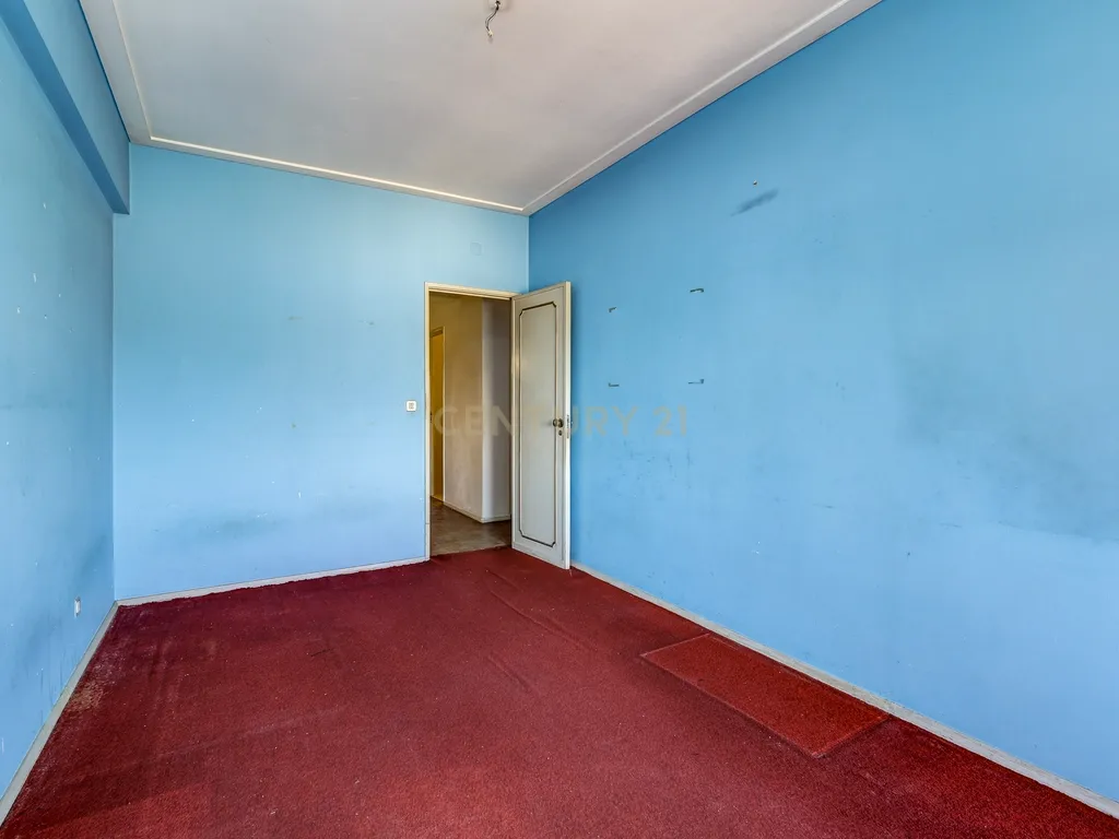 Apartamento T4 com 129 m² e estacionamento — Calçada do Tojal, oportunidade para remodelação total - Image 18