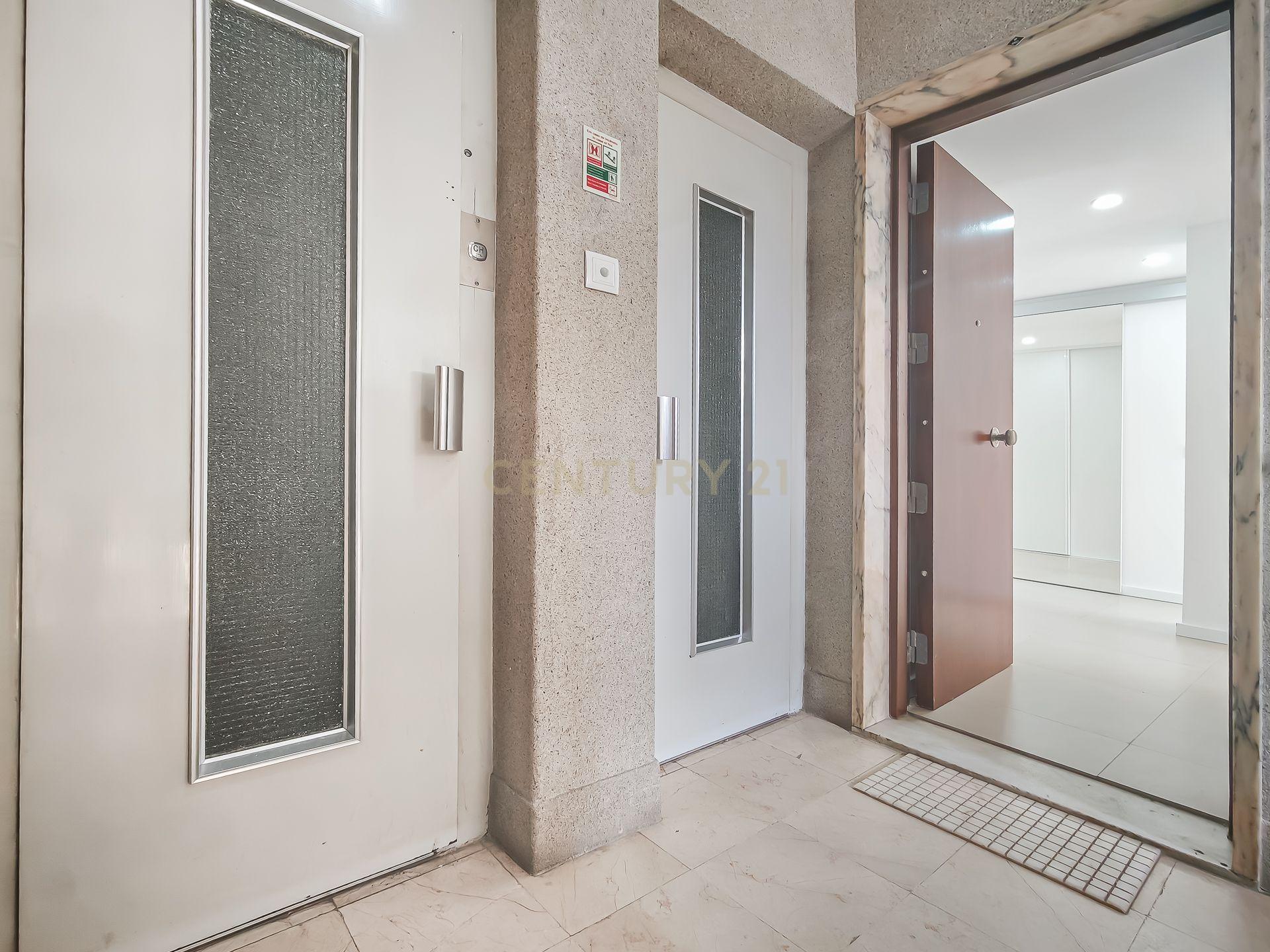 Fotografia 5 de Apartamento Renovado T2 | Suíte | Mobilado | Elevador | Ar Condicionado | Luminoso|  Estoril | Cascais |  a 12 minutos da Praia