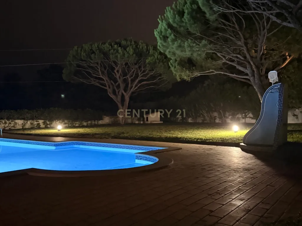 Moradia na Praia da Falésia em condomínio privado com piscina, e grande jardim. - Image 62