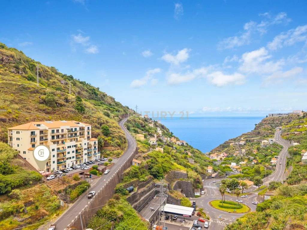 Venda de Espaço Comercial - Grande Potencial de Investimento no Centro da Calheta - Image 8