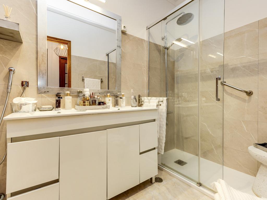 Apartamento T3 Renovado com Vista Panorâmica no Cacém, Sintra, Lisboa - Image 18
