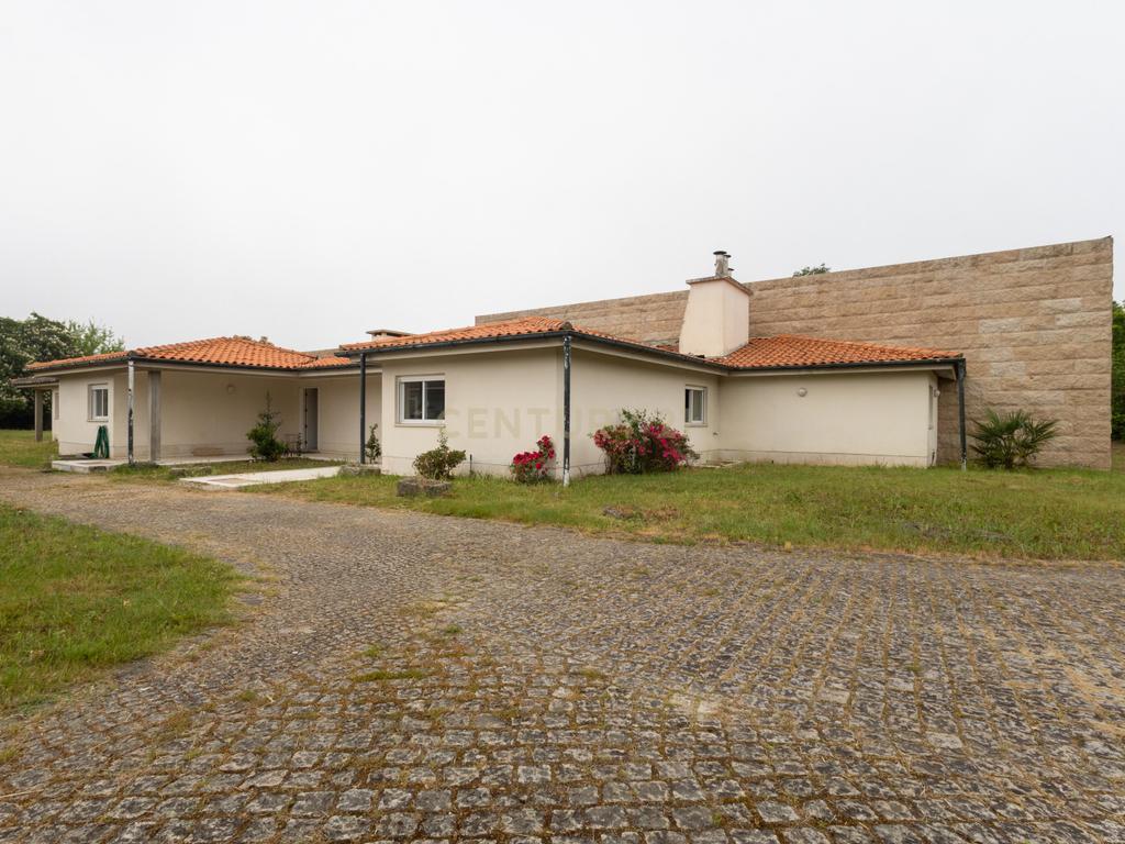 Moradia em vizela com 6 quartos e elevado potencial de investimento - Image 33