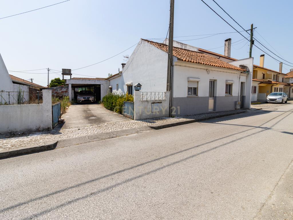Moradia T3 Térrea com Espaço Exterior – Centro da Vila de Vieira de Leiria - Image 2