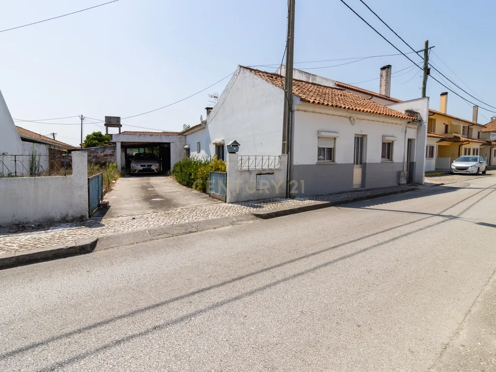Moradia T3 Térrea com Espaço Exterior – Centro da Vila de Vieira de Leiria - Image 2