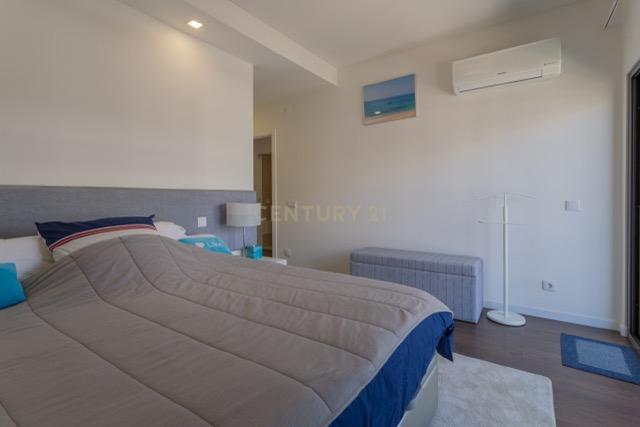 Luxuoso apartamento T3 duplex com Vista Panorâmica em Quinta de Santa Teresa, Charneca de caparica - Image 8