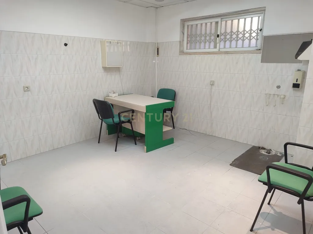 Loja com Duas Frentes | 75 m² | Quinta da Samaritana – Belas - Image 3