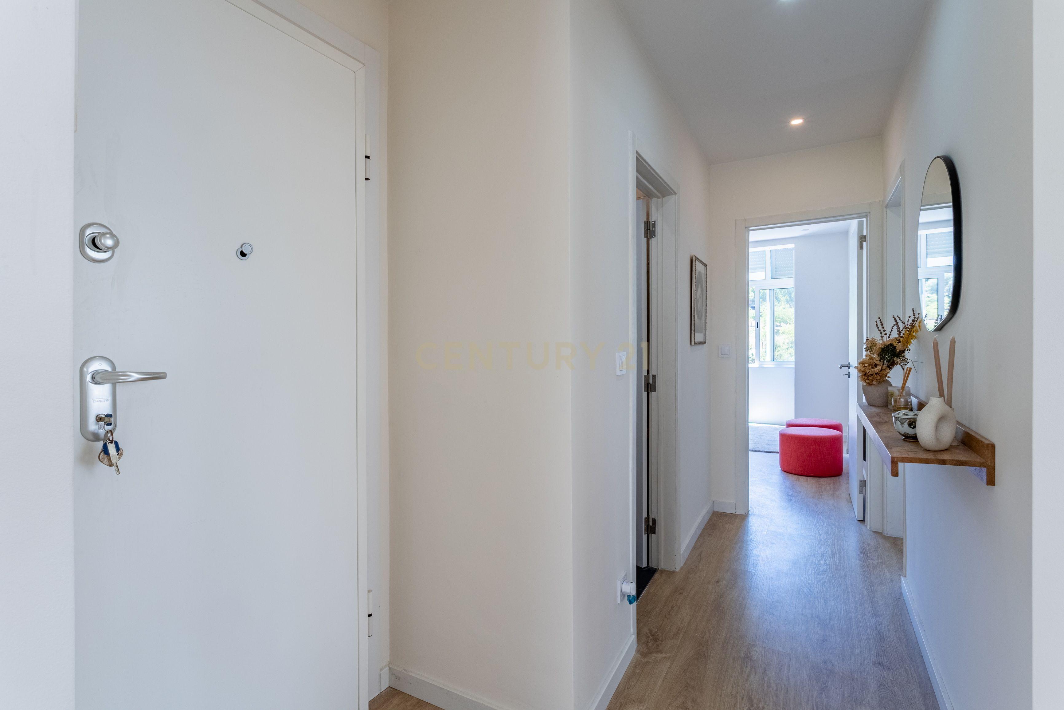 Fotografia 3 de T2 em Vila Franca de Xira, totalmente remodelado, luminoso e vista desafogada