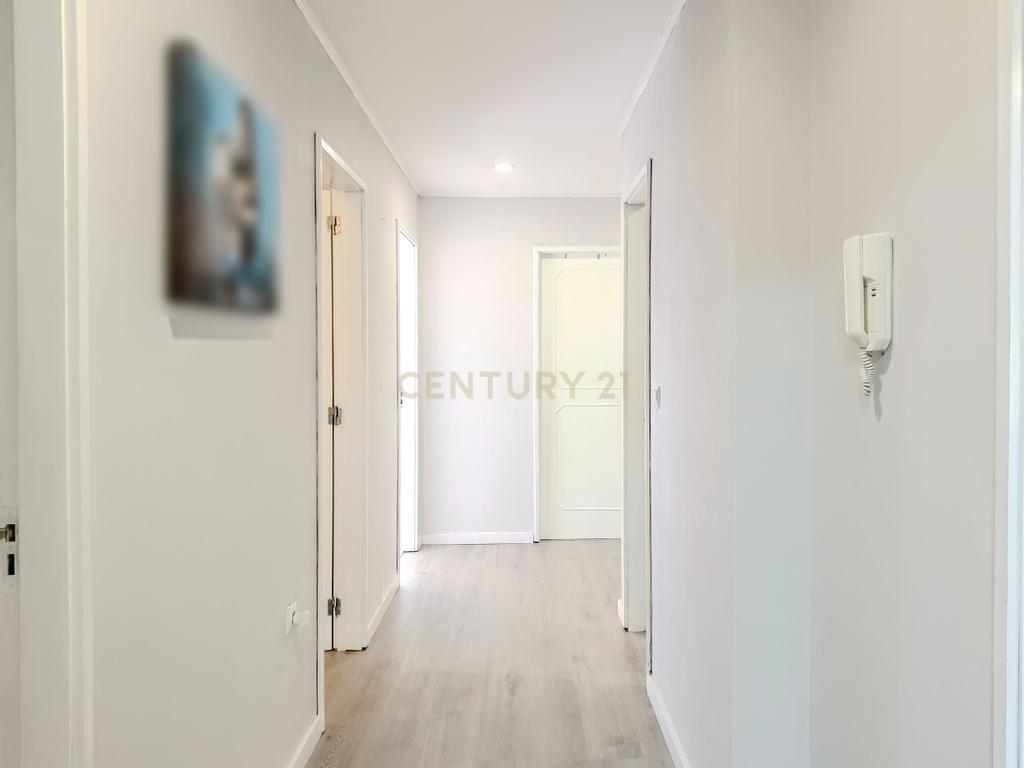 Apartamento T2, de 2 frentes, localizado em Rio Tinto, com Sótão e Garagem Box - Image 12
