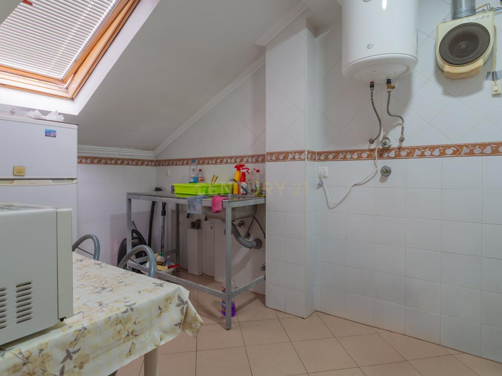 Apartamento Remodelado em Corroios, Seixal T3 + 3, garagem e Terraço - Image 33