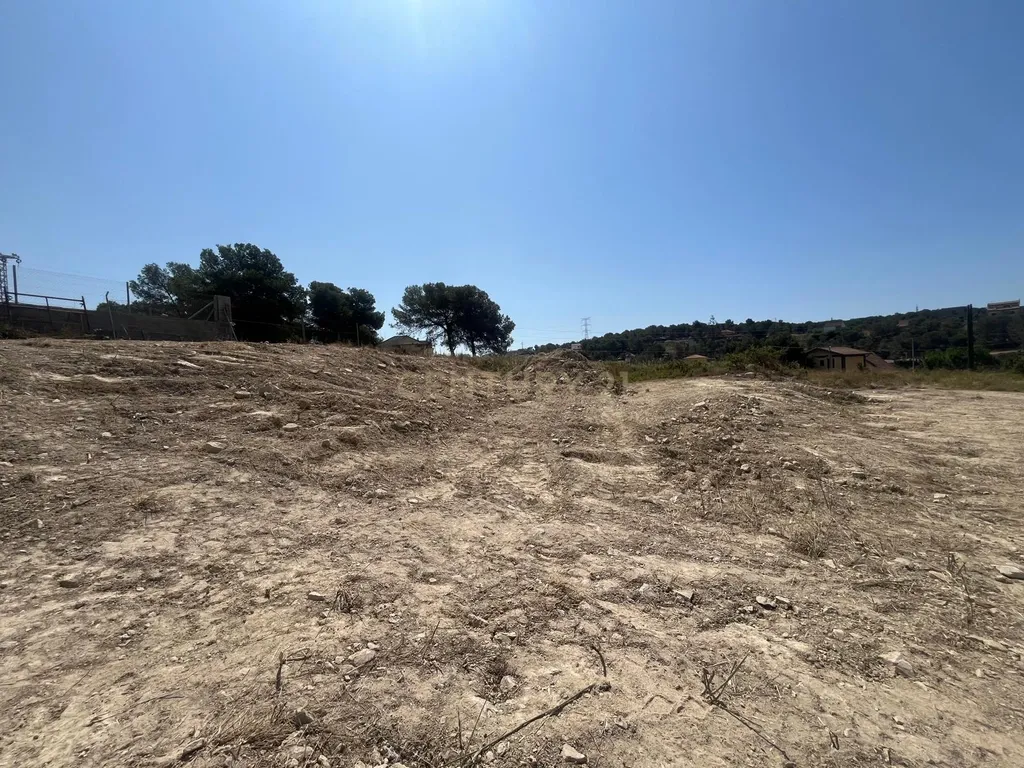 Terreno Construível em Barcelona com Vista para o Mar e Montanha - Image 9