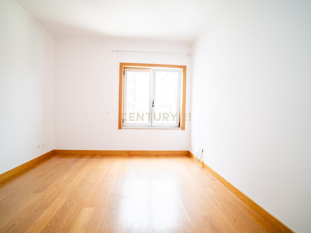 Apartamento T1 no Edifício ECRA com Lugar de Estacionamento - Image 11