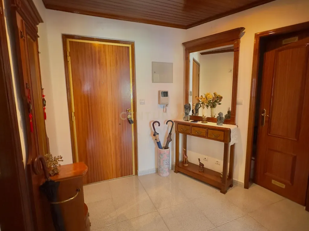 Apartamento T2 em Massamá Norte - Image 16