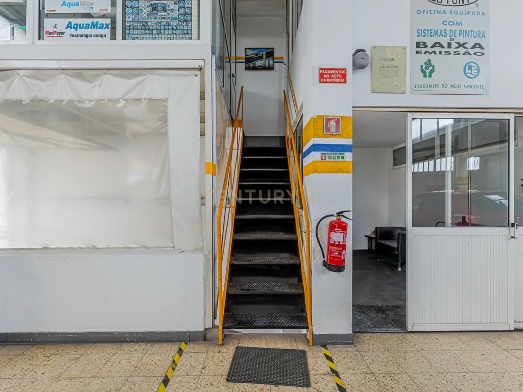 Trespasse Armazém Amplo com Oficina Totalmente Funcional Amadora - Image 10
