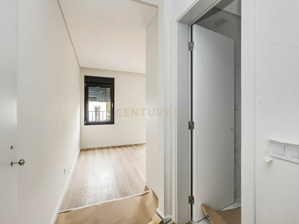 Viva o privilégio do Tejo: T3 Duplex exclusivo no coração de Santa Iria de Azóia! - Image 12