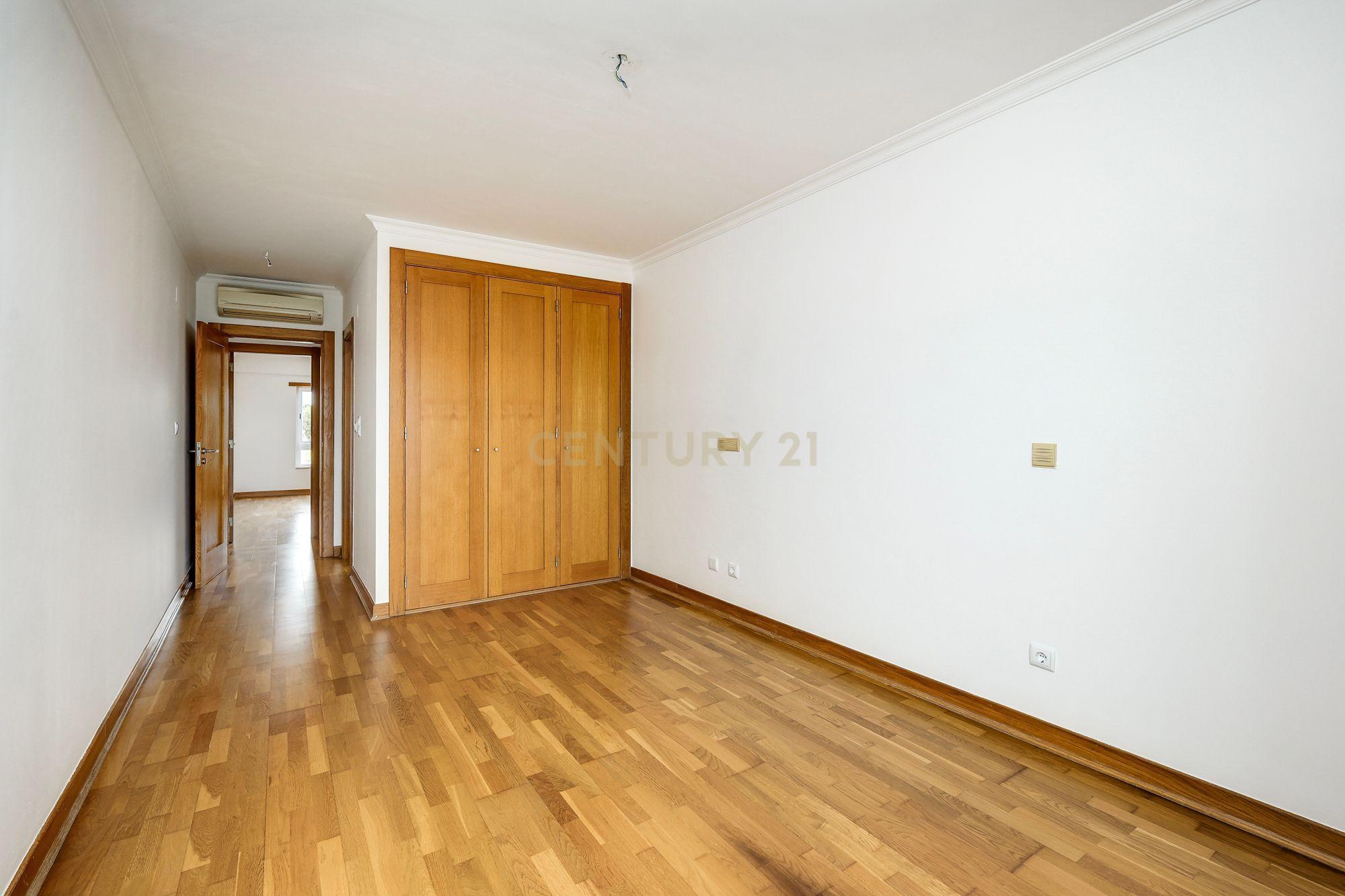 Apartamento T3 à venda em Mina de Água, Amadora — foto 27