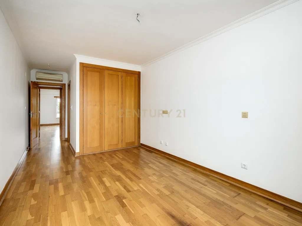 Apartamento T3 na Serra das Brancas, com box de 67m2 e arrecadação. - Image 27