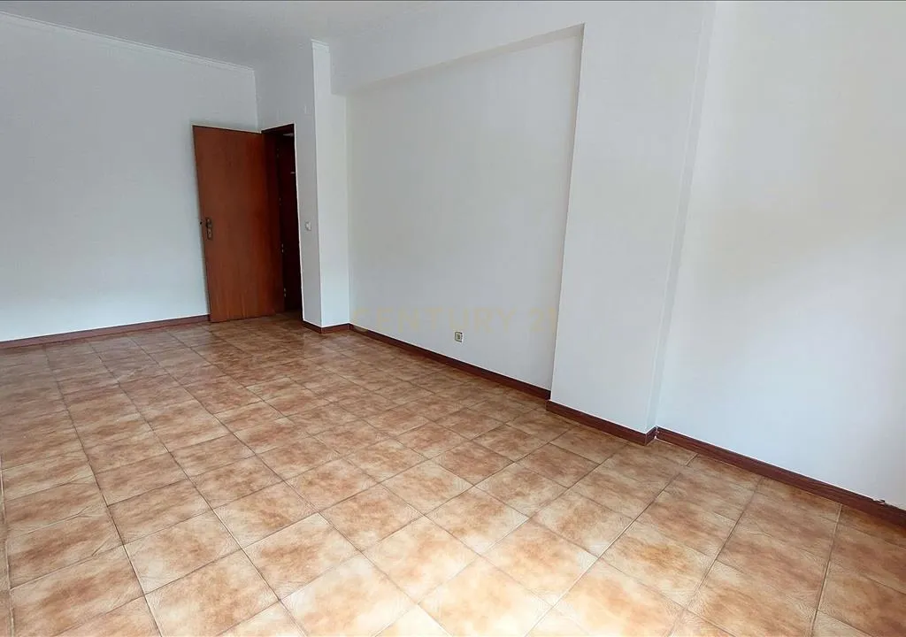 Apartamento T2 Rio de Mouro - Image 16