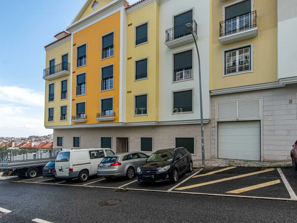 Apartamento T2 Urbanização Neudel na Amadora, a estrear - Image 3